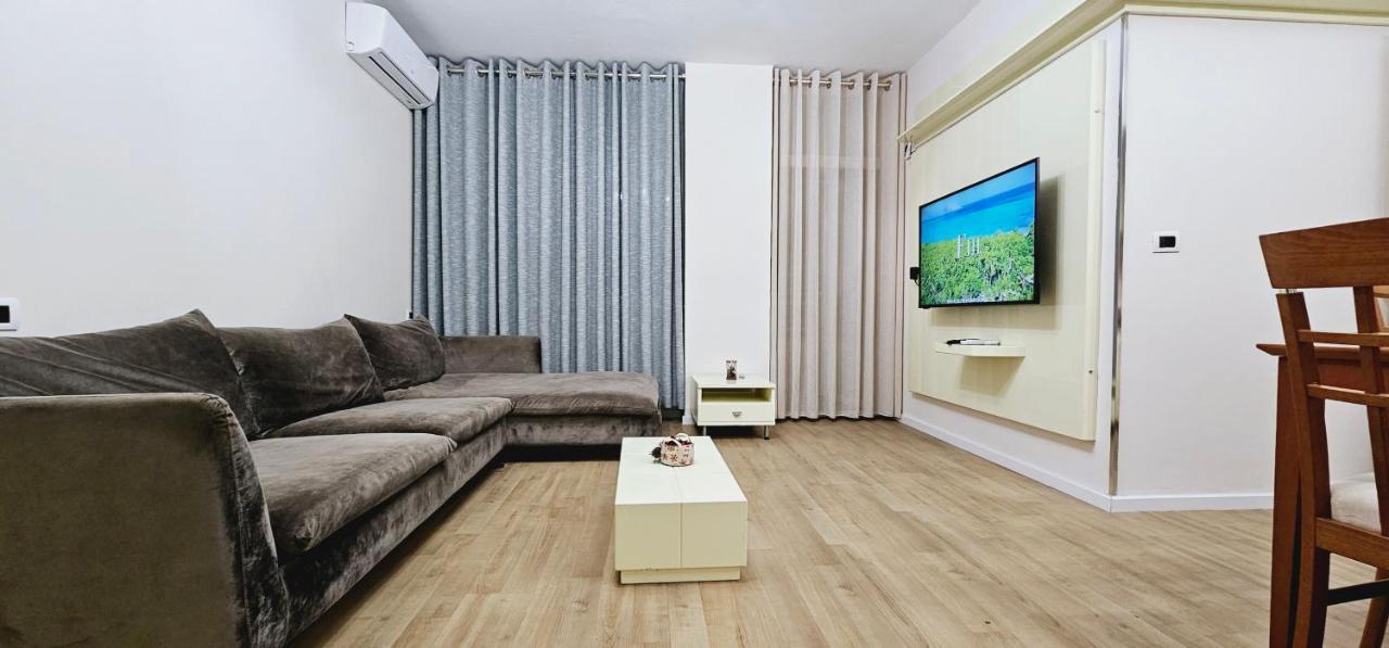 Discover Tirana From Our 3-Room Apartment With Free Parking-Komuna E Parisit Exterior foto