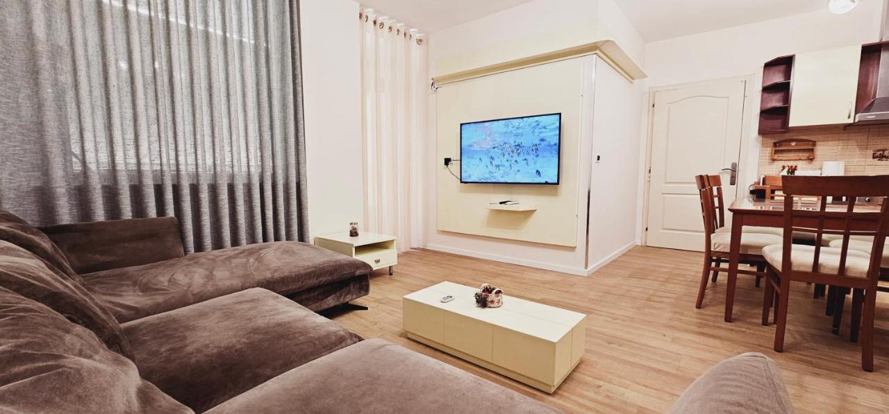 Discover Tirana From Our 3-Room Apartment With Free Parking-Komuna E Parisit Exterior foto